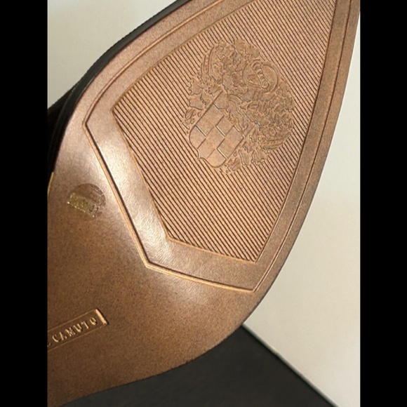 NWOB Vince Camuto Gigietta Suede Back Zip Chelsea Booties Brown Size 9.5 - Picture 12 of 14